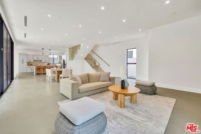 337 6th Avenue, Venice, CA 90291