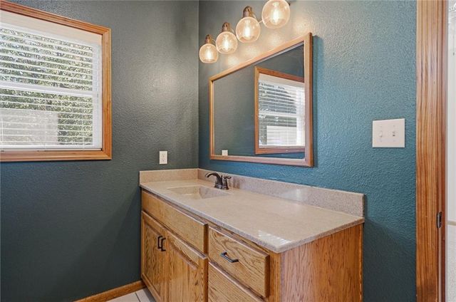 214 Hillside Drive, Baldwin City, KS 66006