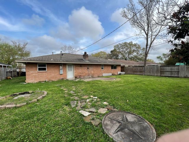 9619 Beverlyhill Street, Houston, TX 77063