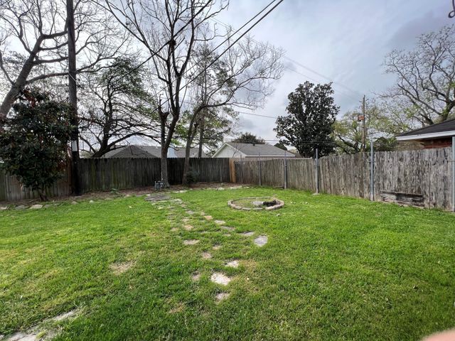 9619 Beverlyhill Street, Houston, TX 77063