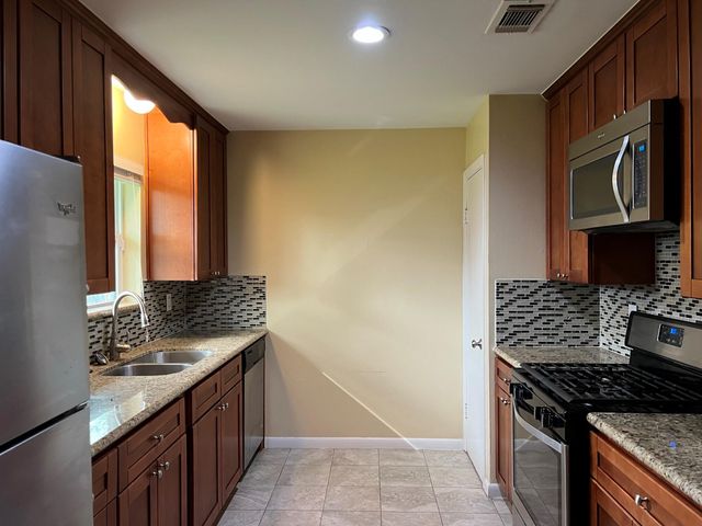 9619 Beverlyhill Street, Houston, TX 77063
