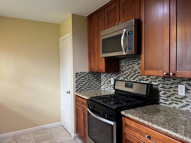 9619 Beverlyhill Street, Houston, TX 77063