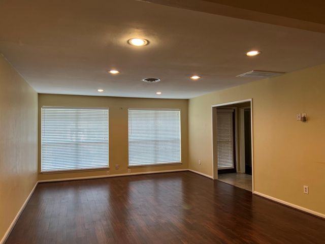 9619 Beverlyhill Street, Houston, TX 77063
