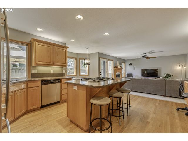 2764 Ne LINDSEY Dr, Hillsboro, OR 97124