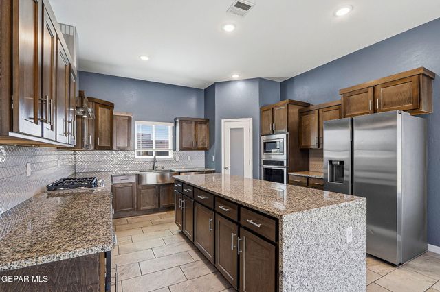 2300 SAMMY CERVANTES Street, El Paso, TX 79938