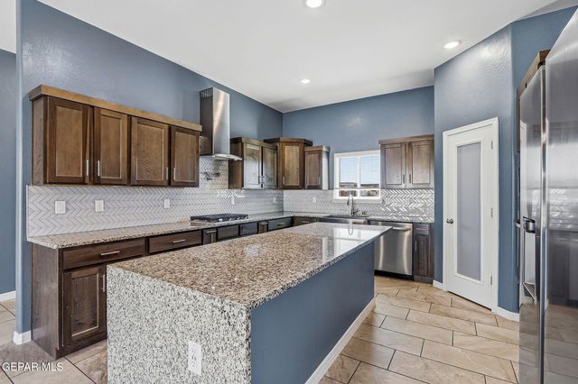 2300 SAMMY CERVANTES Street, El Paso, TX 79938