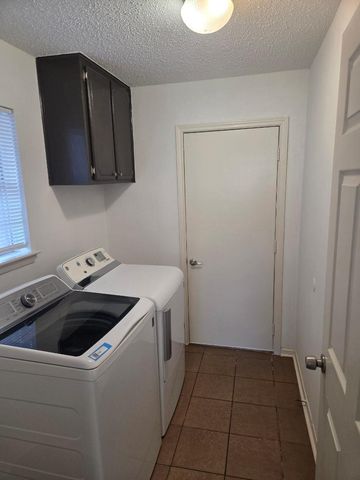 5510 NW Circlegate Drive NW, Spring, TX 77373