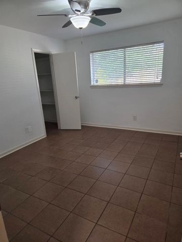 5510 NW Circlegate Drive NW, Spring, TX 77373