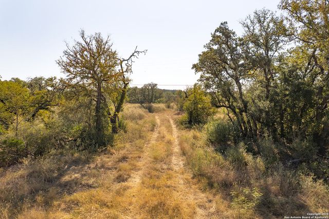 540 Pr 233, Hondo, TX 78861