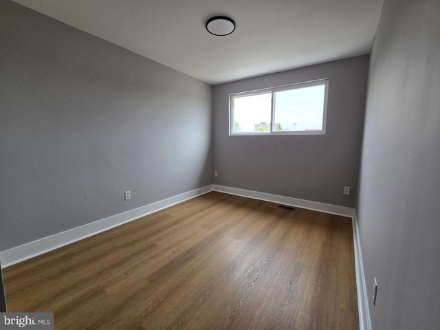 1327 KINGS PL, Philadelphia, PA 19122