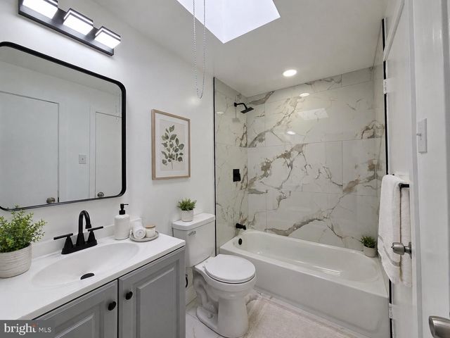 1327 KINGS PL, Philadelphia, PA 19122