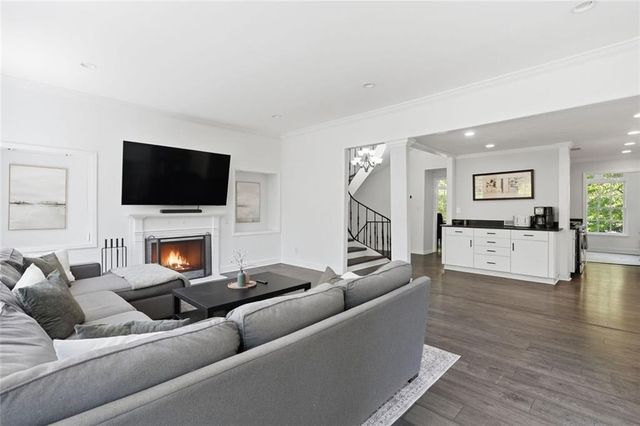 425 Jefferson Circle NE, Sandy Springs, GA 30328
