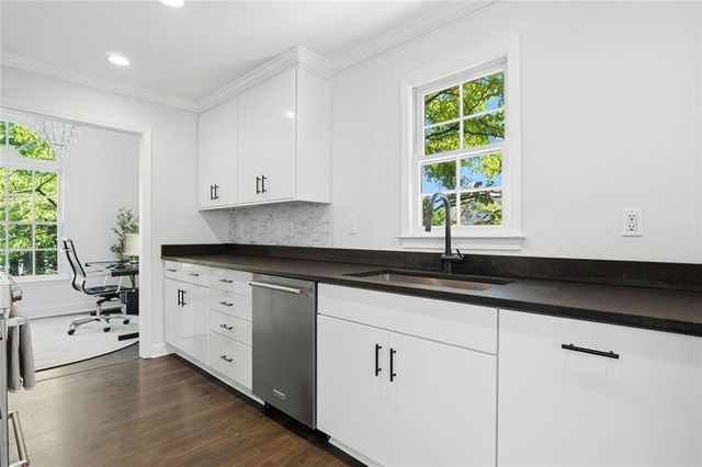 425 Jefferson Circle NE, Sandy Springs, GA 30328