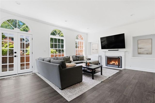 425 Jefferson Circle NE, Sandy Springs, GA 30328