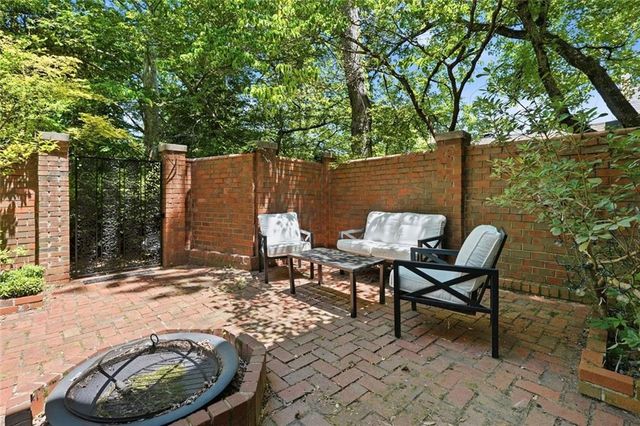 425 Jefferson Circle NE, Sandy Springs, GA 30328