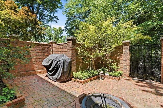 425 Jefferson Circle NE, Sandy Springs, GA 30328
