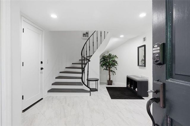 425 Jefferson Circle NE, Sandy Springs, GA 30328