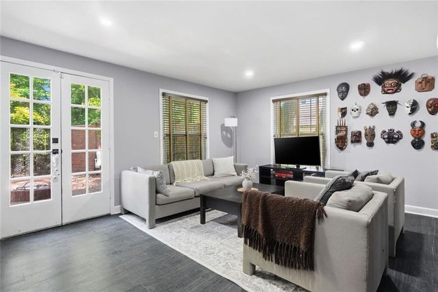425 Jefferson Circle NE, Sandy Springs, GA 30328