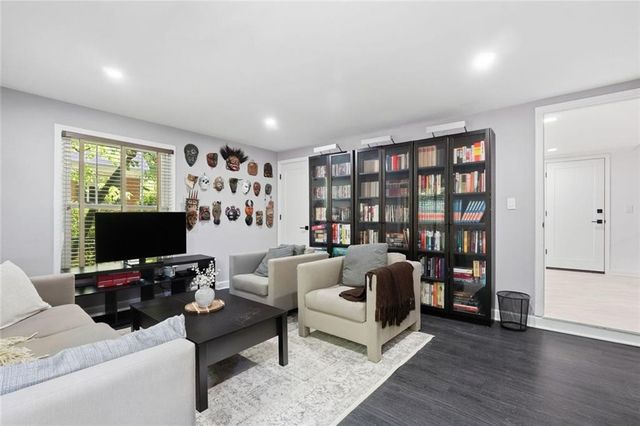 425 Jefferson Circle NE, Sandy Springs, GA 30328