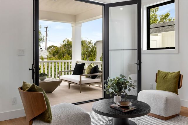 1212 Magnolia Avenue, Manhattan Beach, CA 90266