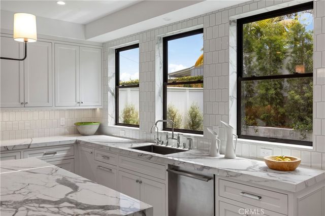 1212 Magnolia Avenue, Manhattan Beach, CA 90266