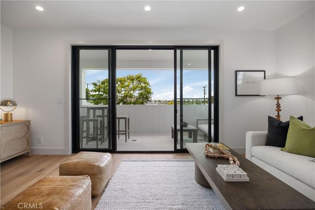 1212 Magnolia Avenue, Manhattan Beach, CA 90266