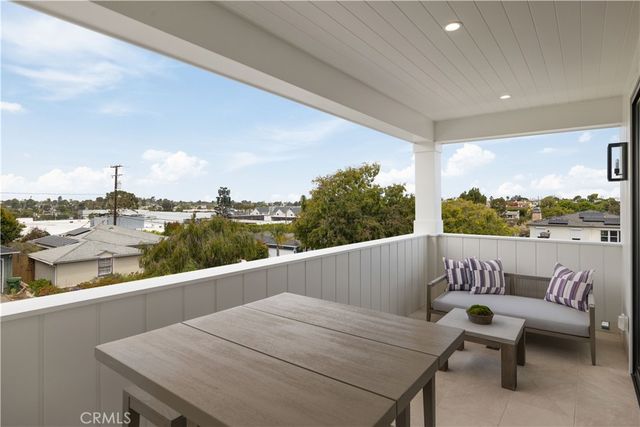 1212 Magnolia Avenue, Manhattan Beach, CA 90266