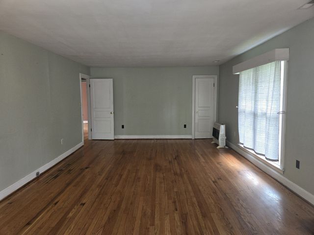 2034 Lake Rd, Greenbrier, TN 37073