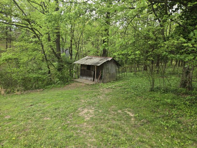 2034 Lake Rd, Greenbrier, TN 37073