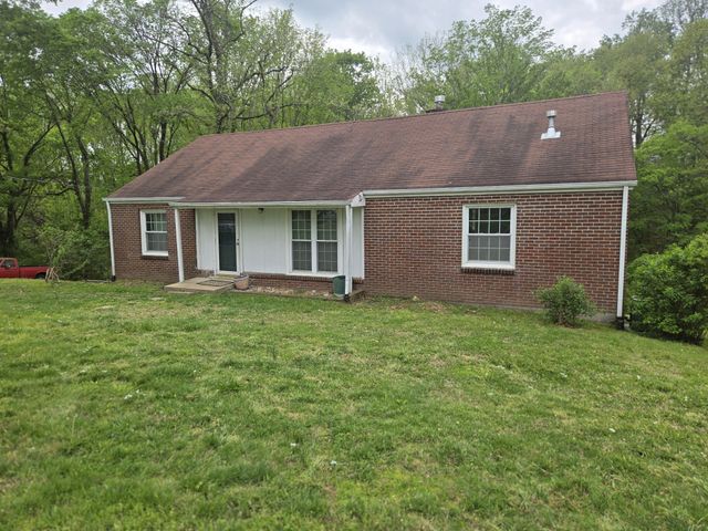 2034 Lake Rd, Greenbrier, TN 37073