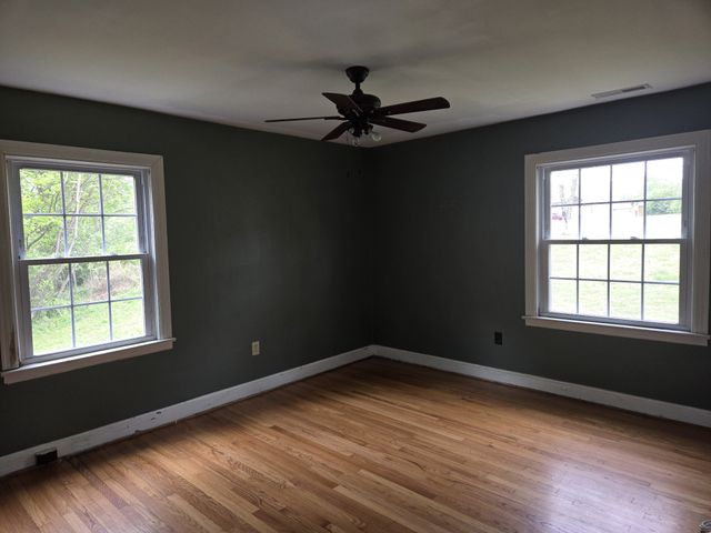 2034 Lake Rd, Greenbrier, TN 37073