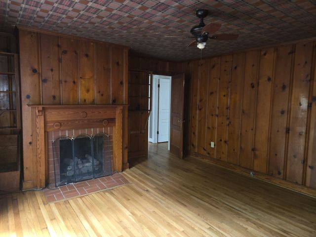 2034 Lake Rd, Greenbrier, TN 37073