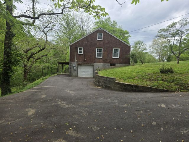 2034 Lake Rd, Greenbrier, TN 37073
