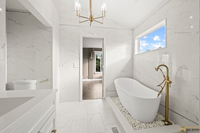 2705 Westwood Circle, Carpentersville, IL 60110