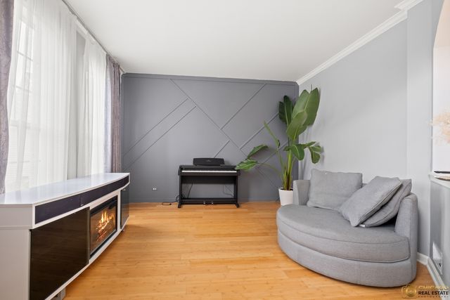 2705 Westwood Circle, Carpentersville, IL 60110