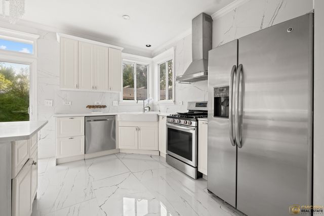 2705 Westwood Circle, Carpentersville, IL 60110