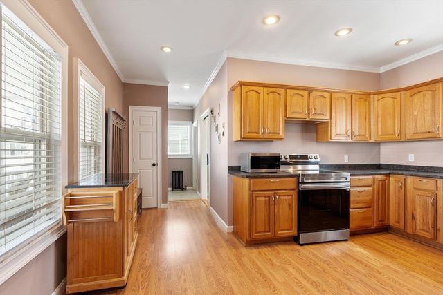 104 Woodward Ave, Lowell, MA 01854