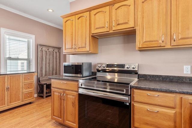 104 Woodward Ave, Lowell, MA 01854