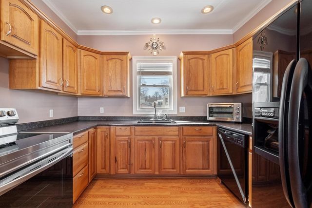 104 Woodward Ave, Lowell, MA 01854