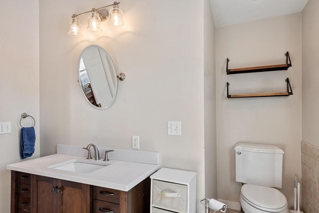 104 Woodward Ave, Lowell, MA 01854