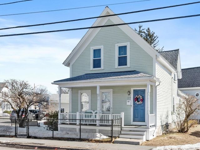 104 Woodward Ave, Lowell, MA 01854