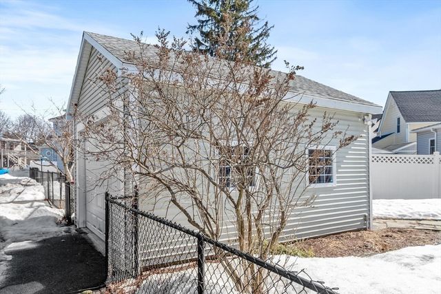 104 Woodward Ave, Lowell, MA 01854