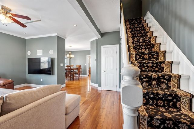 104 Woodward Ave, Lowell, MA 01854