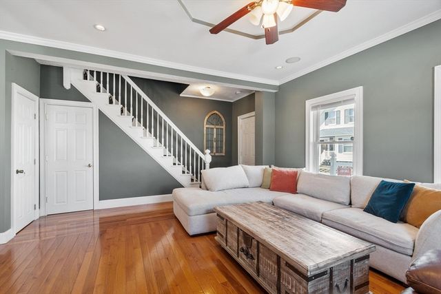 104 Woodward Ave, Lowell, MA 01854