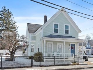 104 Woodward Ave, Lowell, MA 01854