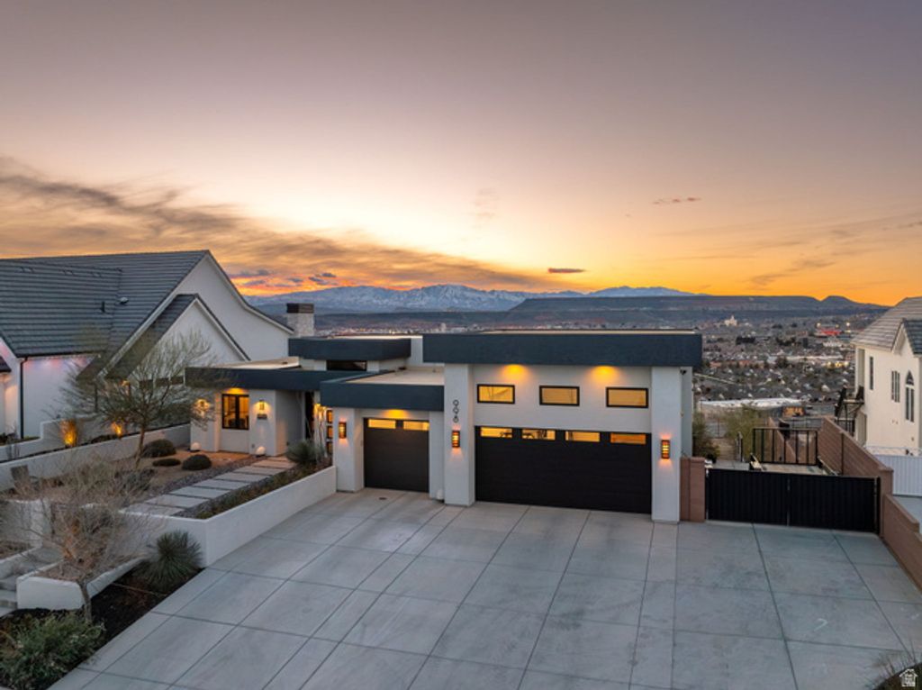 Image 2 of property listing at 998 S WILLOW BREEZE LN, St. George, UT 84790