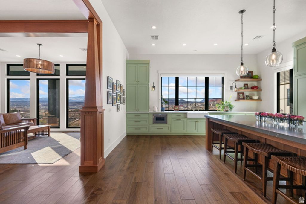 Image 17 of property listing at 998 S WILLOW BREEZE LN, St. George, UT 84790