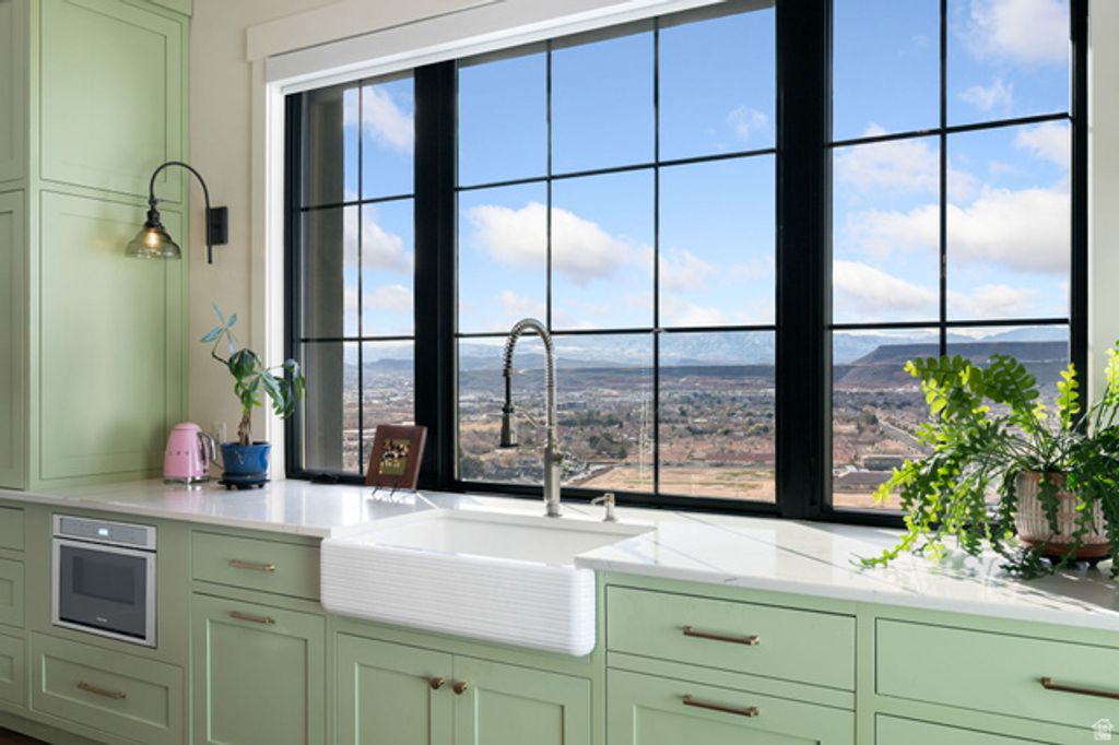 Image 20 of property listing at 998 S WILLOW BREEZE LN, St. George, UT 84790