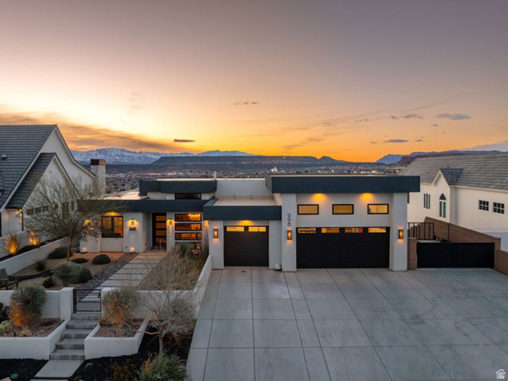 Image 3 of property listing at 998 S WILLOW BREEZE LN, St. George, UT 84790