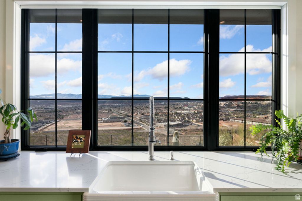 Image 21 of property listing at 998 S WILLOW BREEZE LN, St. George, UT 84790